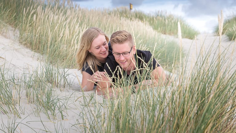 Verlobungsfotos am Strand von St Peter-Ording